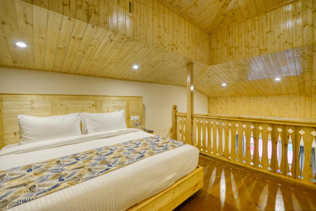 Postel nebo postele na pokoji v ubytování Clarks Inn Suites, Manali