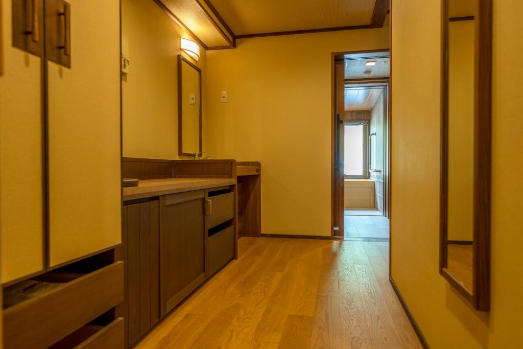 Jozankei Onsen Yurakusoan - Twin Room - Disability -access Met Hete Veerbad