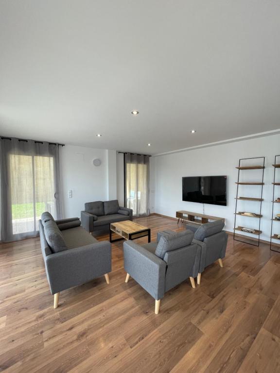 TV a/nebo společenská místnost v ubytování Casa para 8 personas en Berga - ALBERGA