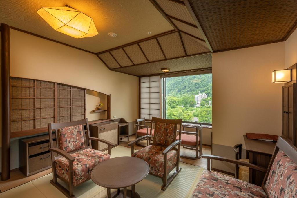 Jozankei Onsen Yurakusoan - Viervoudige Kamer Met Hete Veerbad