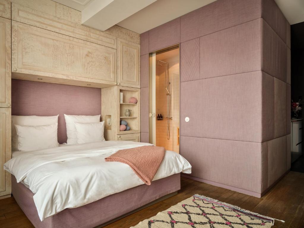 Cama ou camas em um quarto em Libertine Lindenberg