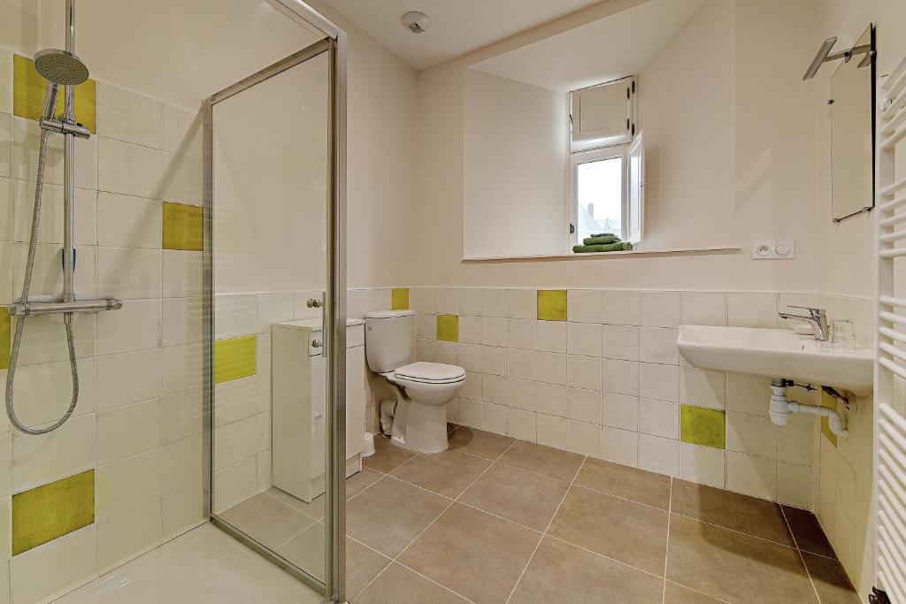 Łazienka w obiekcie Petit Marigny - Belle maison pour 10 voyageurs