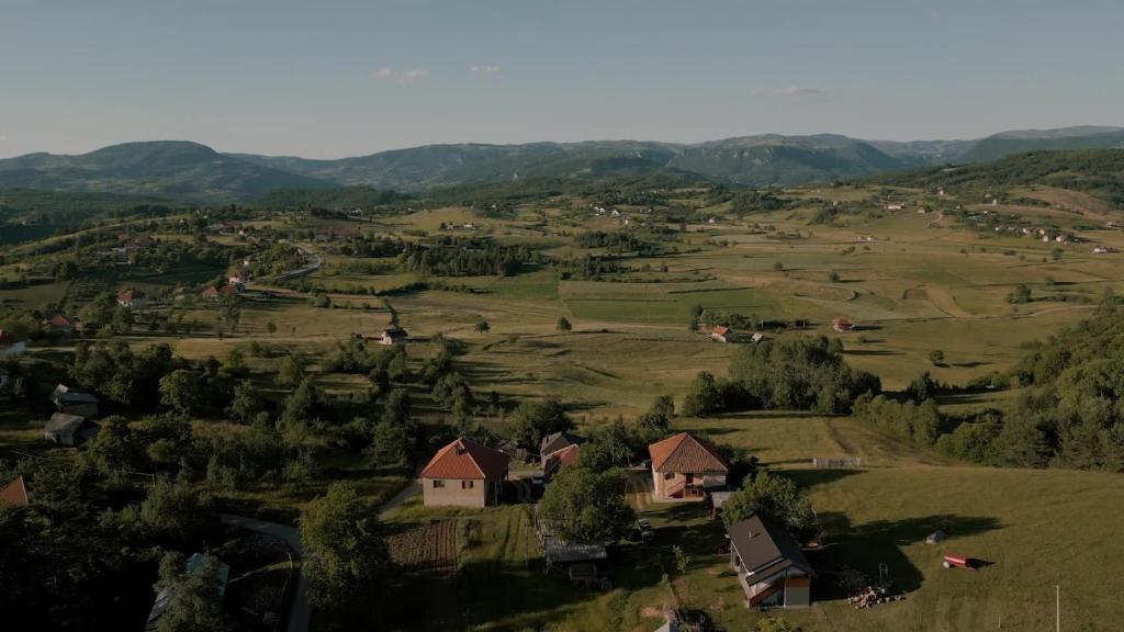 Příroda nedaleko venkovského domu