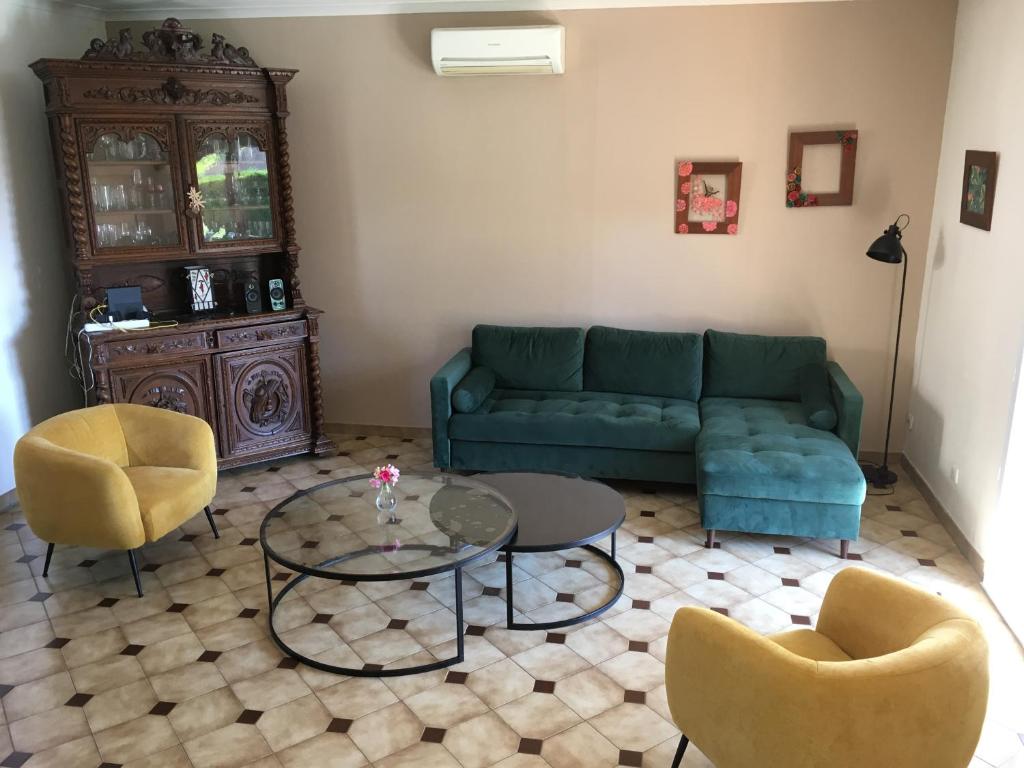 Część wypoczynkowa w obiekcie Charmante villa en Petite Camargue