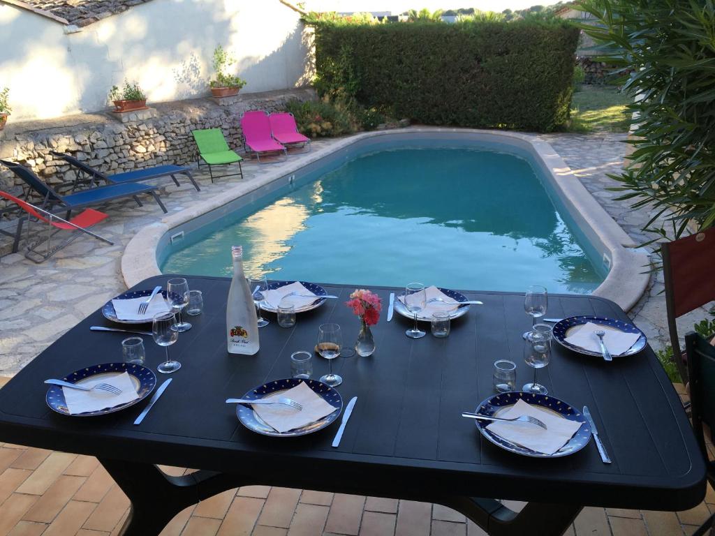 Basen w obiekcie Charmante villa en Petite Camargue lub w pobliżu