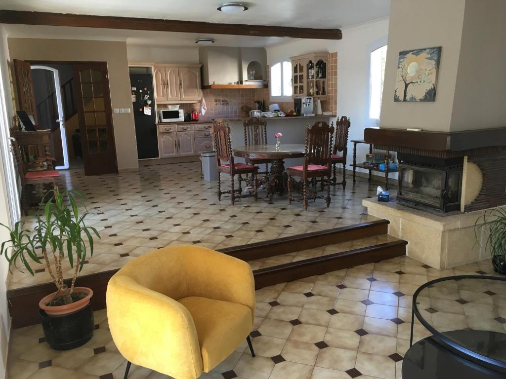 Kuchnia lub aneks kuchenny w obiekcie Charmante villa en Petite Camargue