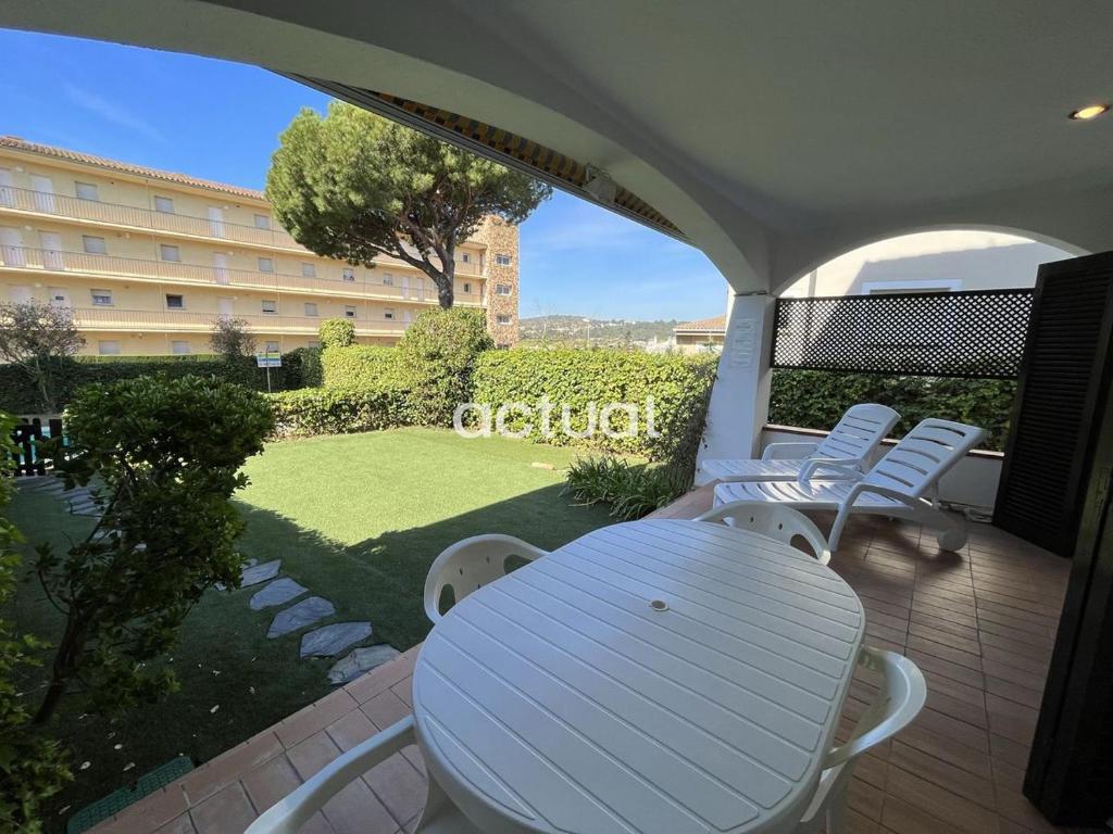 Posedenie v ubytovaní Residencial S´Agaro Bajos Dcha
