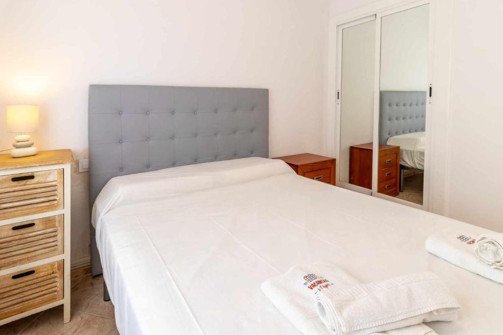 Posteľ alebo postele v izbe v ubytovaní Les Algues Encantador apartamento en el centro