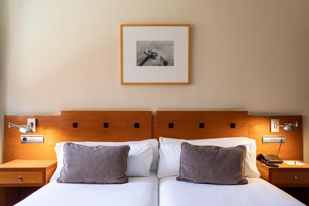 A bed or beds in a room at Petit Palace Arturo Soria Alcalá