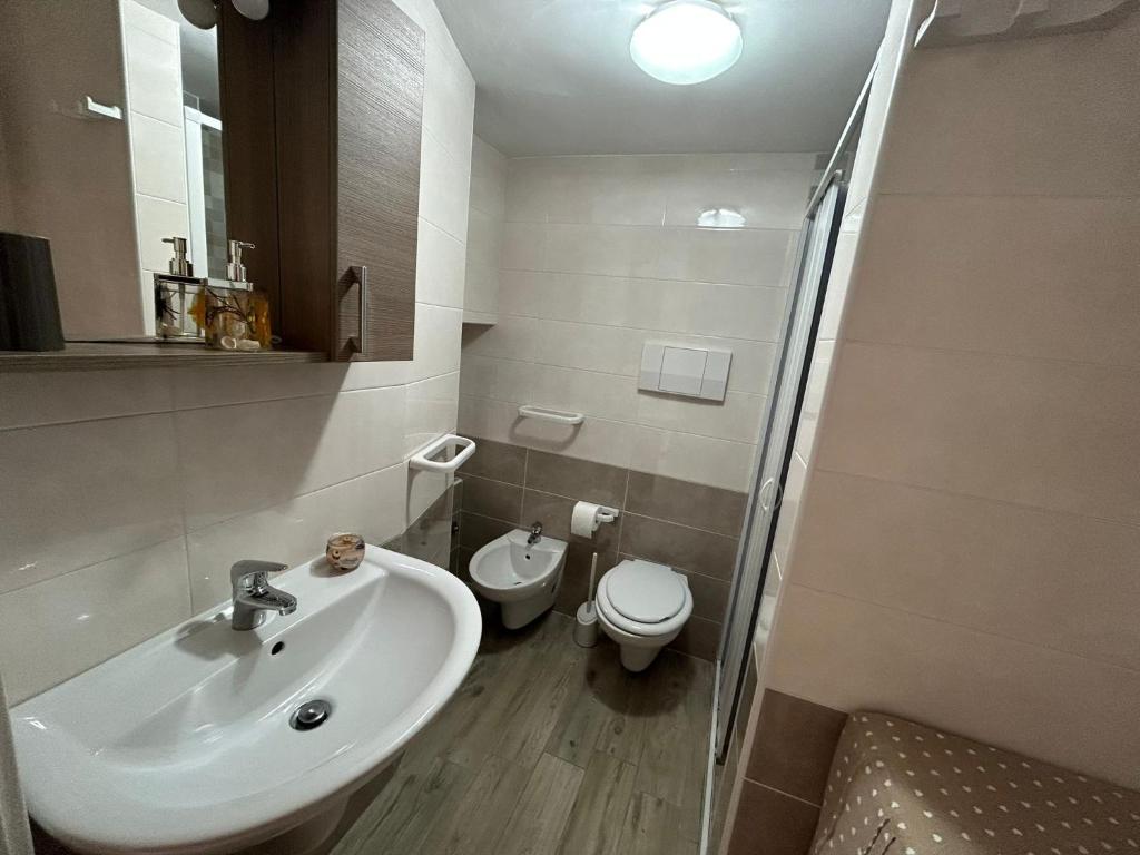 A bathroom at Casa da Angela 2
