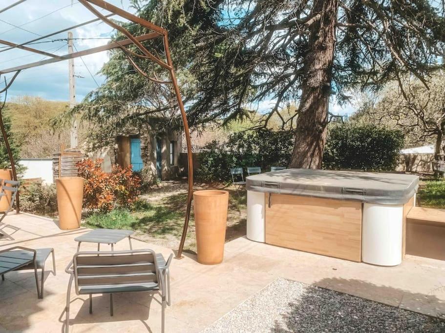 Fotografia z galérie ubytovania VILLA et MAZET à proximité du centre ville v destinácii Nîmes