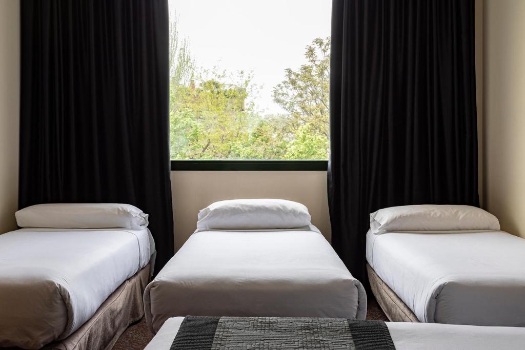 A bed or beds in a room at Petit Palace Arturo Soria Alcalá