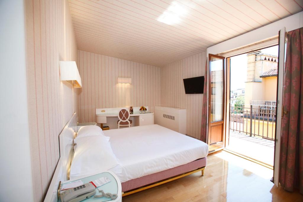 Postel nebo postele na pokoji v ubytování Hotel Albani Firenze