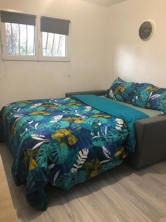 Studio bed &breakfast, SainteGenevièvedesBois (updated prices 2024)