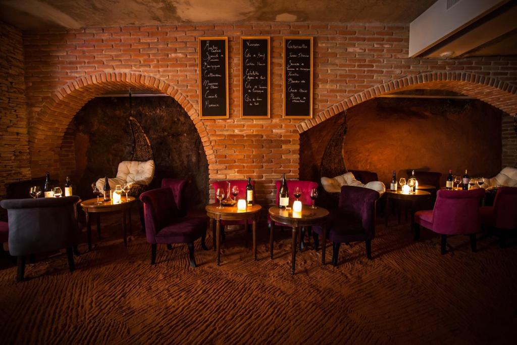 Posezení v ubytování HÔTEL C SUITES chambres spacieuses