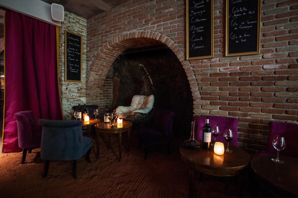 Posezení v ubytování HÔTEL C SUITES chambres spacieuses