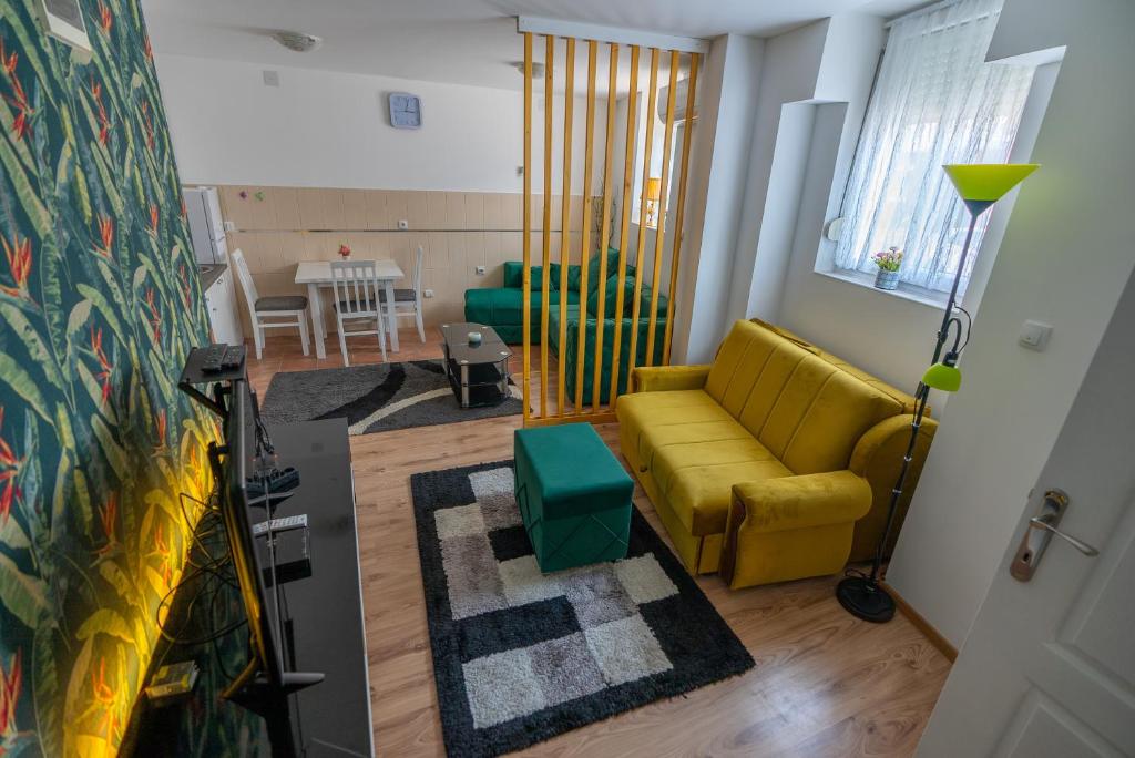 Een zitgedeelte bij Apartman Rankovic Valjevo