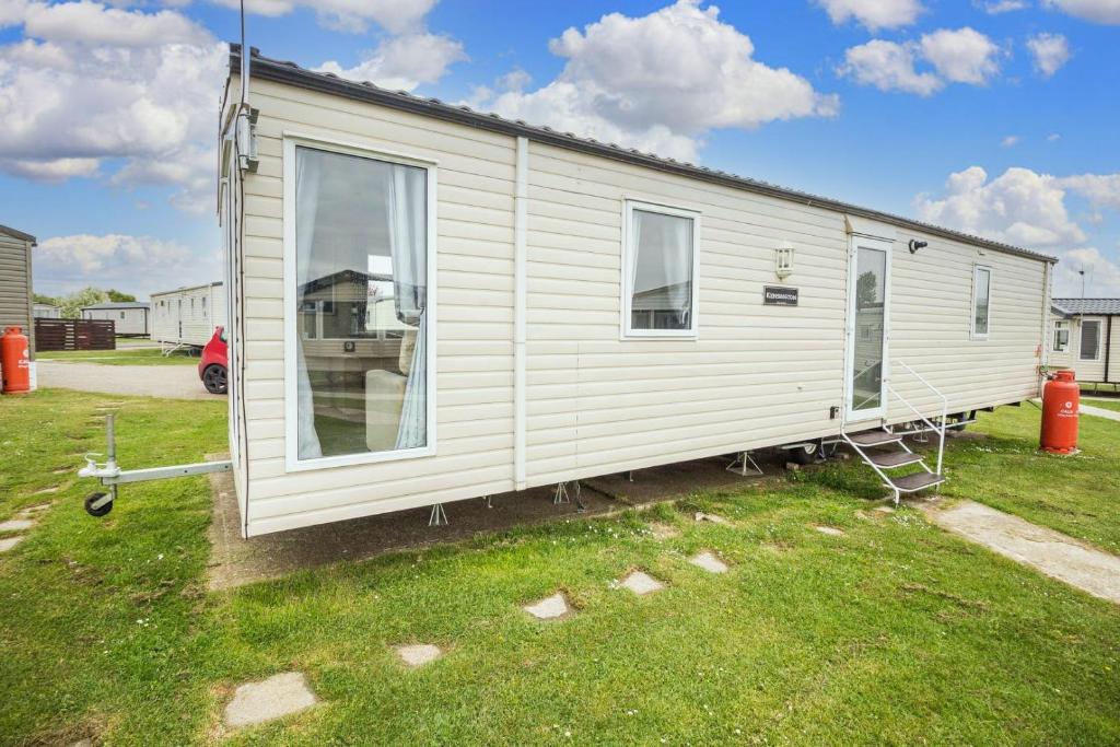 a white tiny house on a grass field at Modern 6 Berth Caravan At Highfield Grange Near Clacton-on-sea Ref 26302e in Clacton-on-Sea