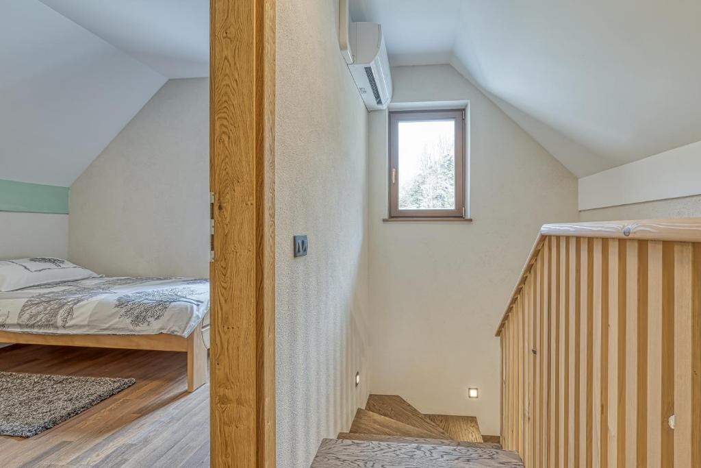 Postel nebo postele na pokoji v ubytování Resort Stari Malni, Osilnica - vacation houses Stari Malni