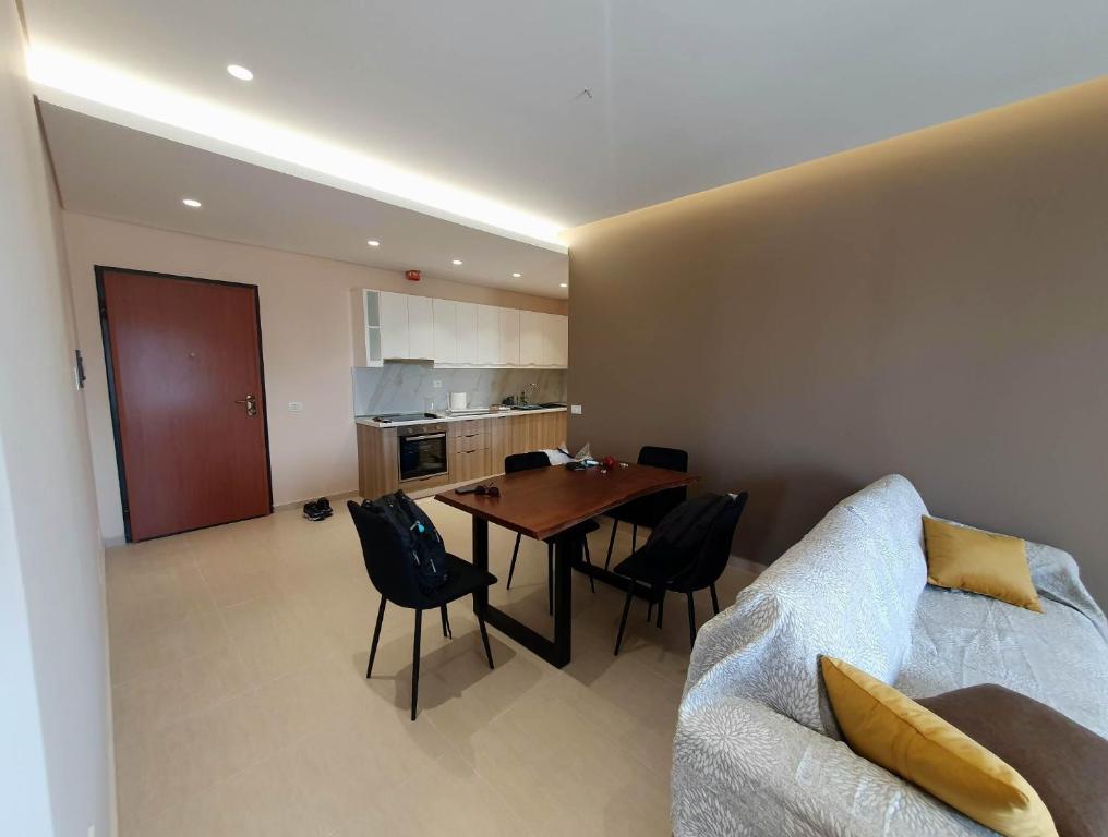 Mountain Meets Sea-Spectacular View in Orikum Apartment - Image 4