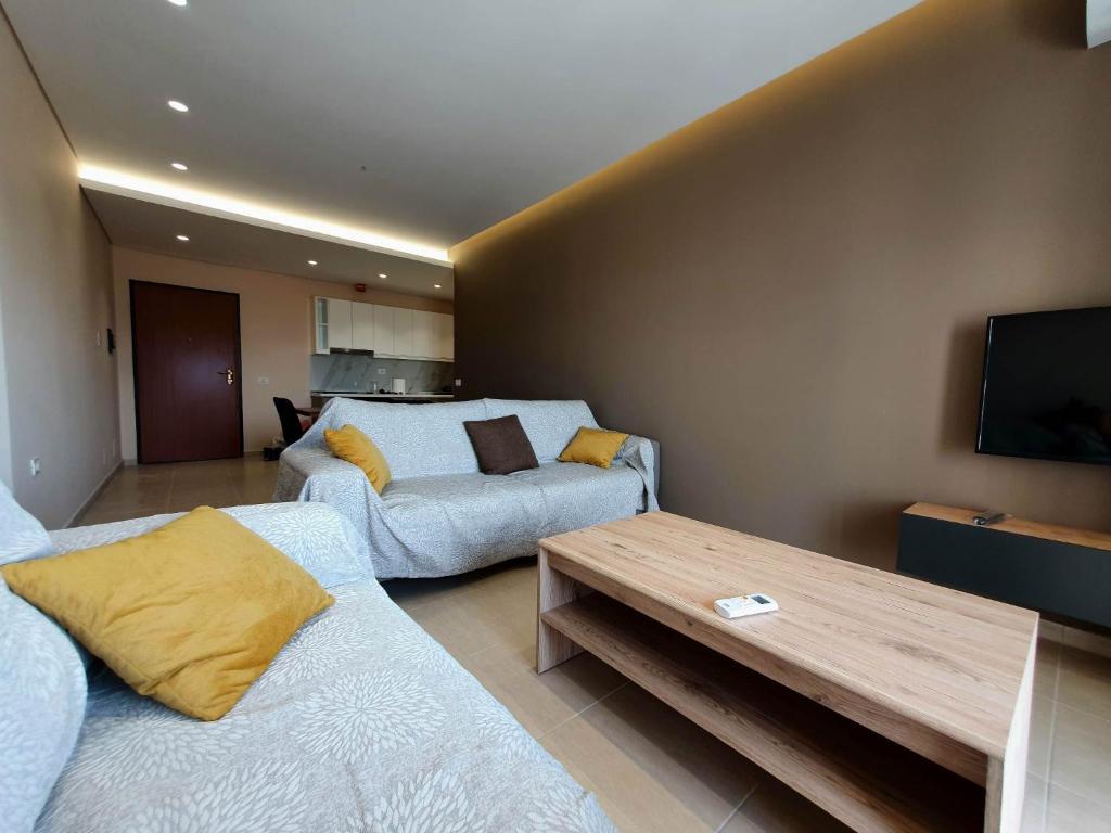 Mountain Meets Sea-Spectacular View in Orikum Apartment - Image 5