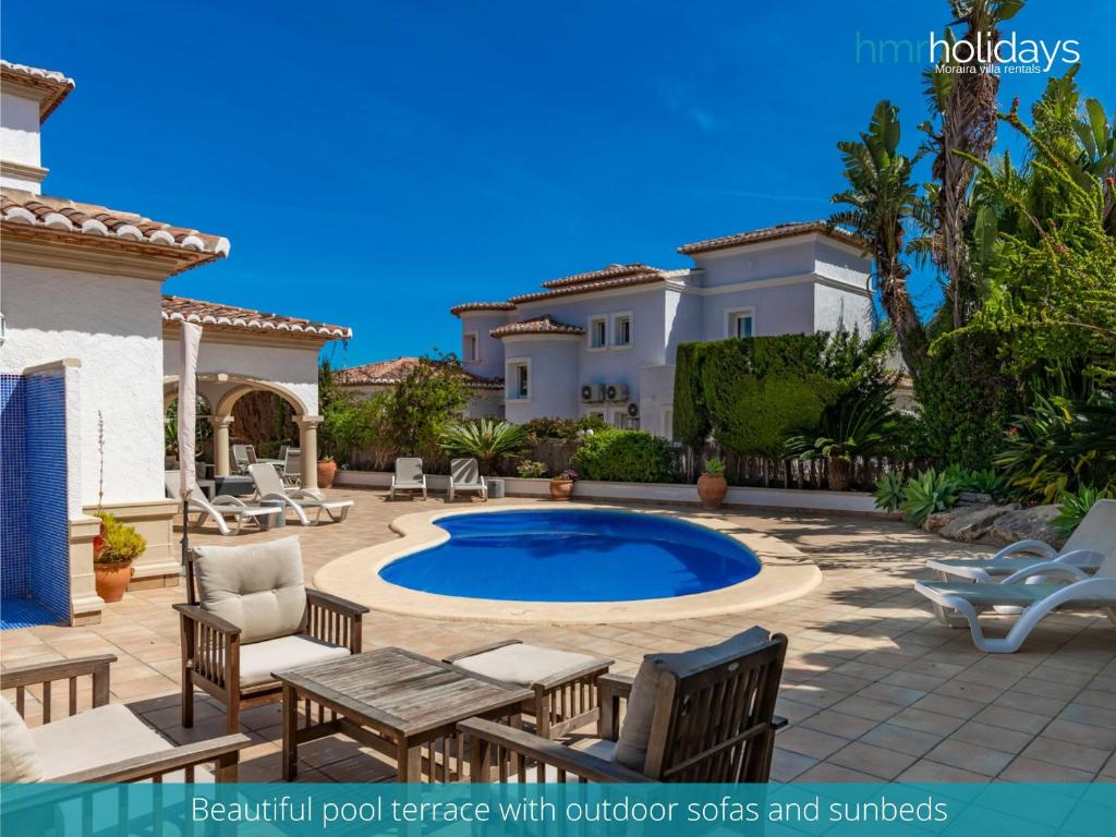 Bazén v ubytování Villa Bella by HMR Holidays nebo v jeho okolí