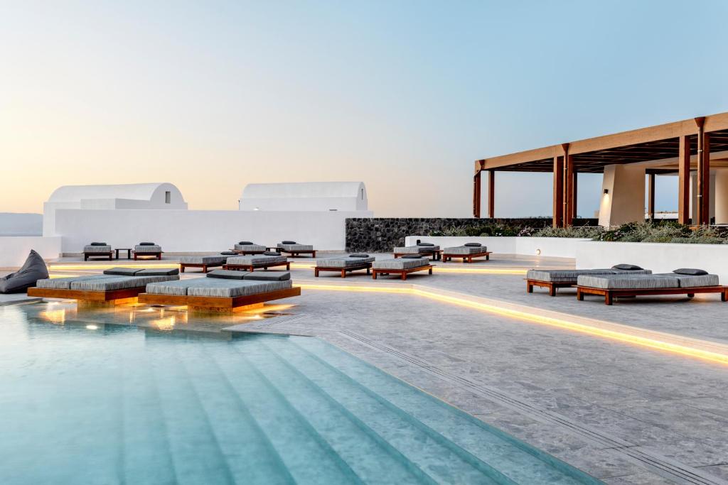 Бассейн в Santo Pure Oia Suites & Villas или поблизости
