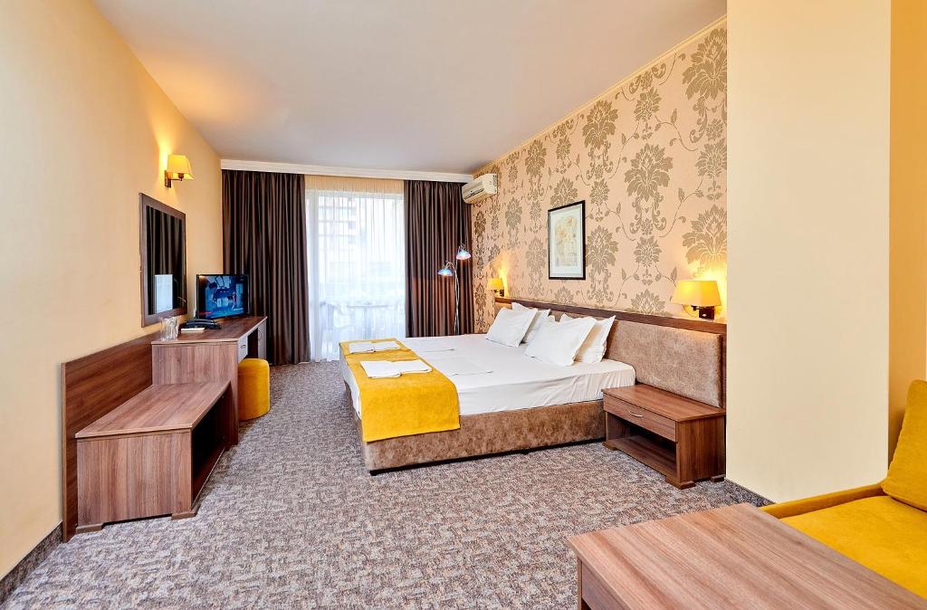 Postel nebo postele na pokoji v ubytování Sunny Beach Hotel Forum - All Inclusive