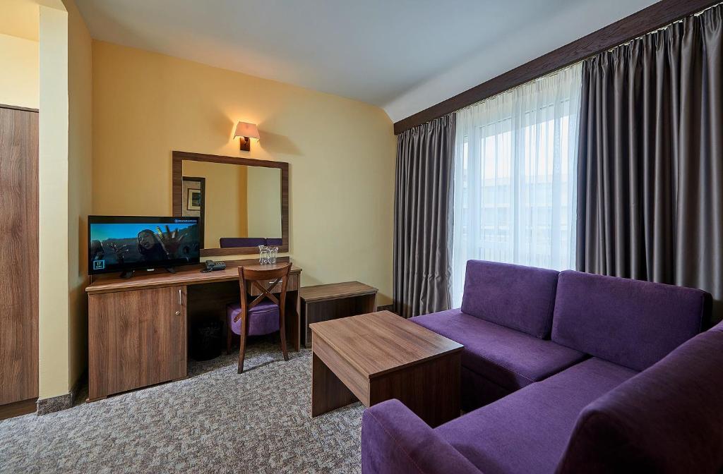 TV a/nebo společenská místnost v ubytování Sunny Beach Hotel Forum - All Inclusive