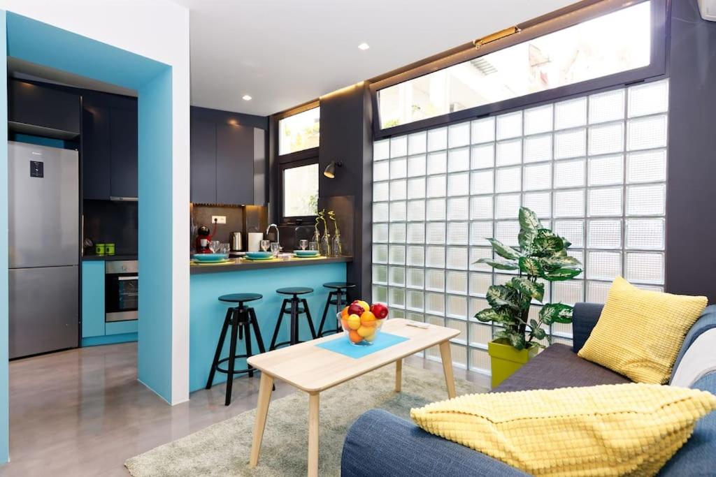 Kuchyňa alebo kuchynka v ubytovaní 2 bedroom design apartment in Athens center