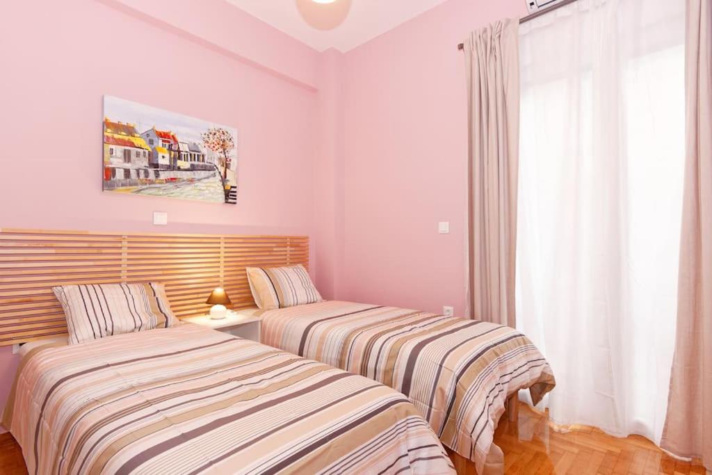 Posteľ alebo postele v izbe v ubytovaní 2 bedroom design apartment in Athens center