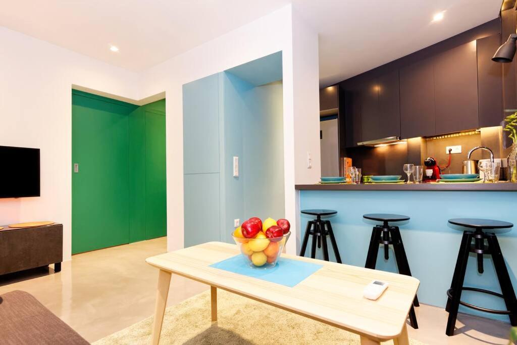 Kuchyňa alebo kuchynka v ubytovaní 2 bedroom design apartment in Athens center
