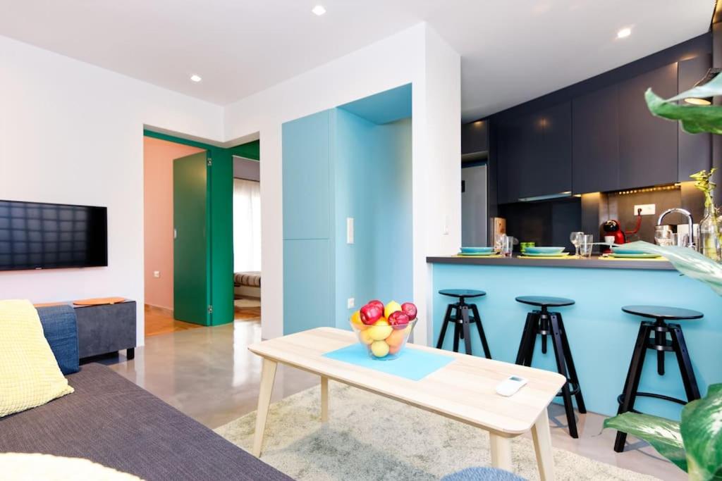 Kuchyňa alebo kuchynka v ubytovaní 2 bedroom design apartment in Athens center