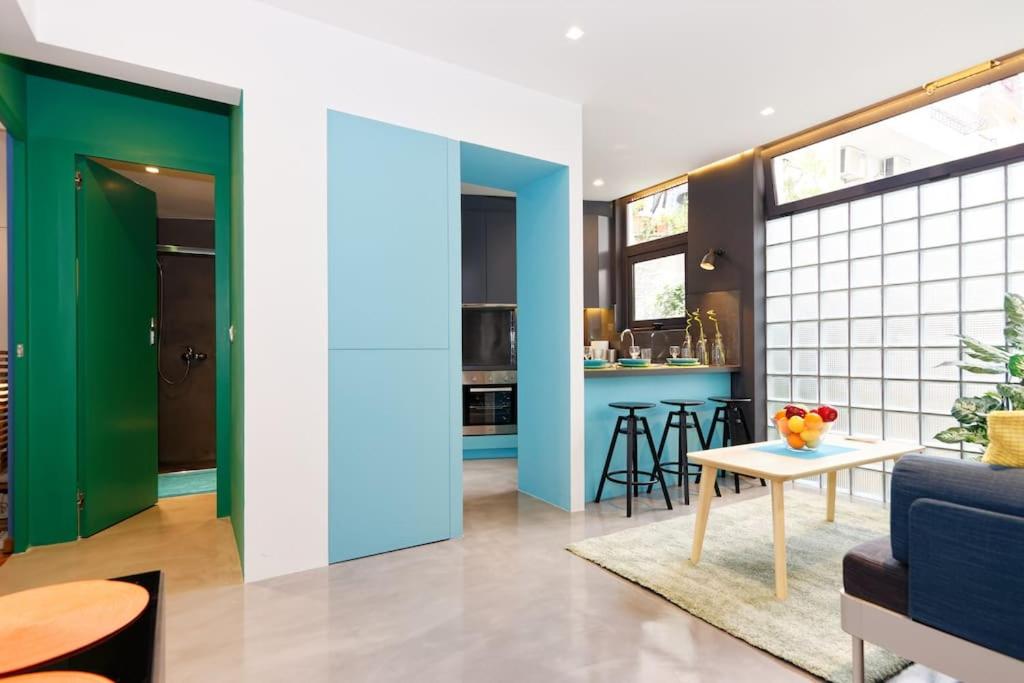 Kuchyňa alebo kuchynka v ubytovaní 2 bedroom design apartment in Athens center