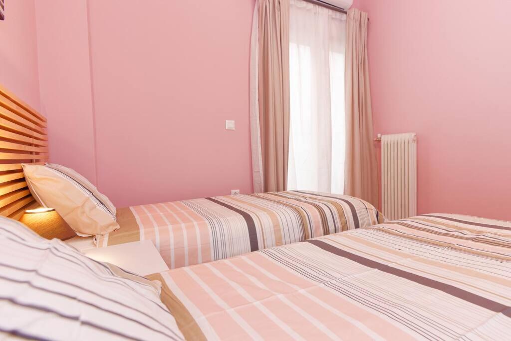 Posteľ alebo postele v izbe v ubytovaní 2 bedroom design apartment in Athens center