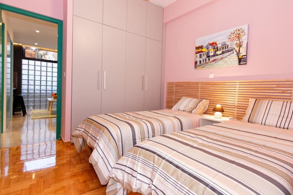 Posteľ alebo postele v izbe v ubytovaní 2 bedroom design apartment in Athens center