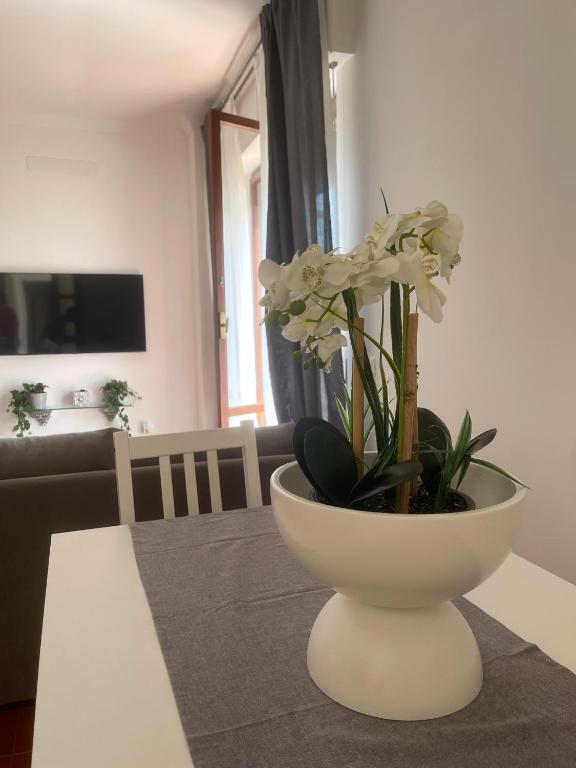 A television and/or entertainment centre at Anema & Core Home
