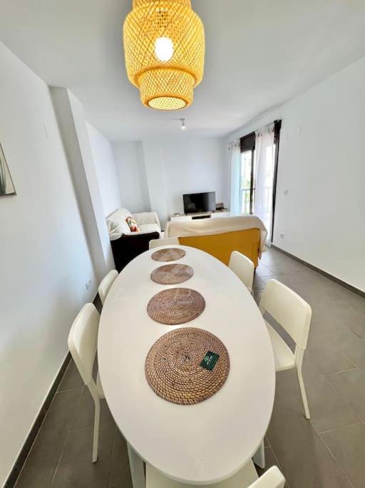 Telewizja i/lub zestaw kina domowego w obiekcie Oasis & Spa Apartment