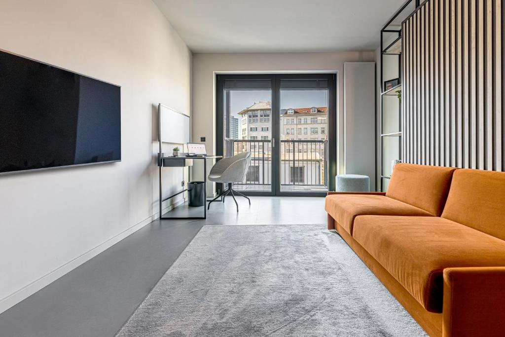 TV a/nebo společenská místnost v ubytování YUMA Apartments Leipzig Berliner Straße