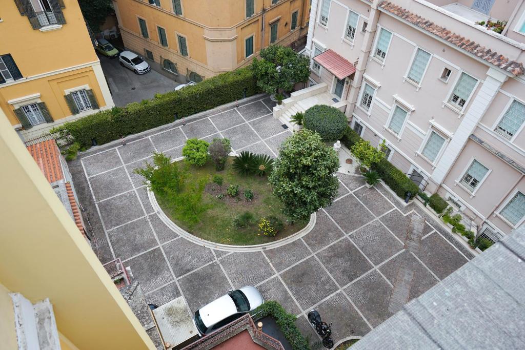 an aerial view of a courtyard in a building at Roma Room Hotel in Rome