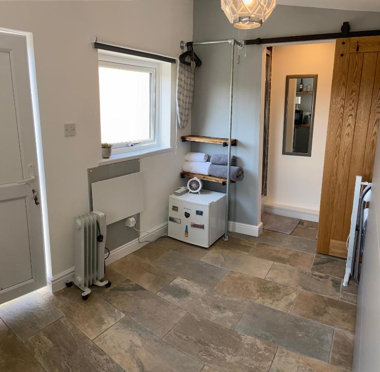 Adorable bedsit for you, partner and your pet! - Housity