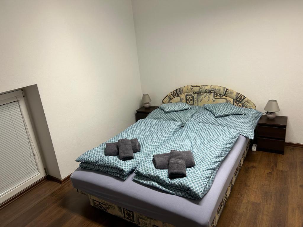 Postel nebo postele na pokoji v ubytování Kondé Apartments A