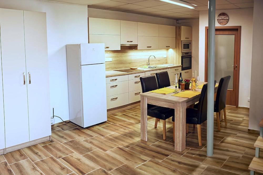 Nice accommodation in Mikulov - Habitación Cuádruple