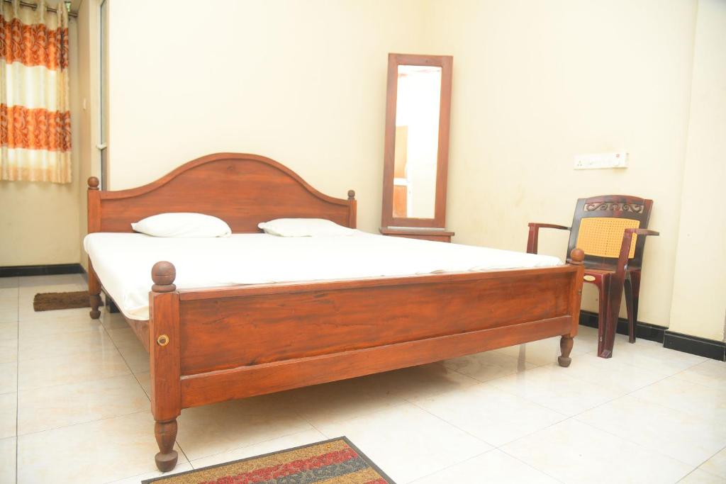 Postel nebo postele na pokoji v ubytování Hotel Prasanna