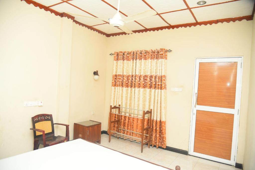 Postel nebo postele na pokoji v ubytování Hotel Prasanna