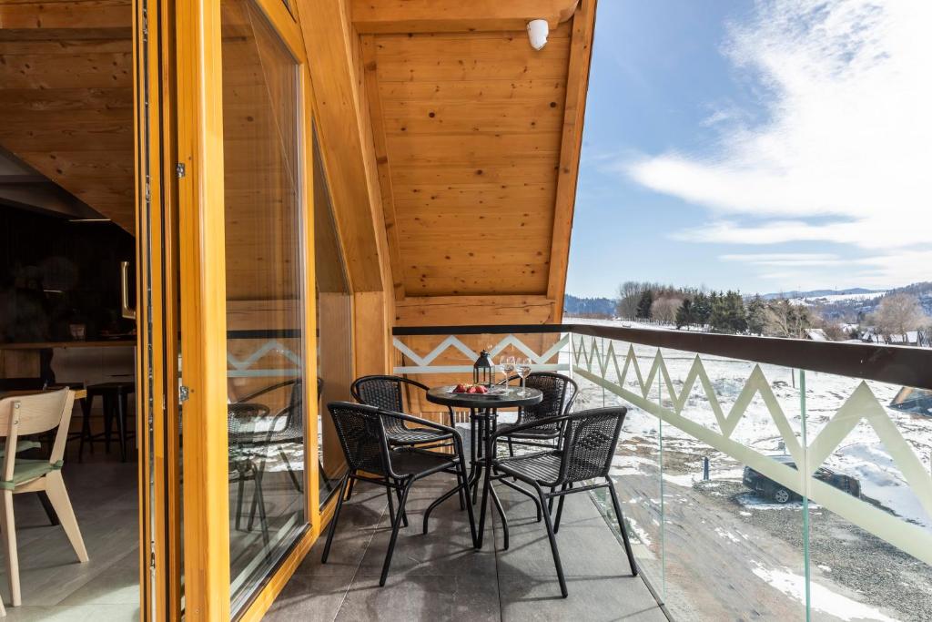 Balkón alebo terasa v ubytovaní Apartament Czorsztyn 2