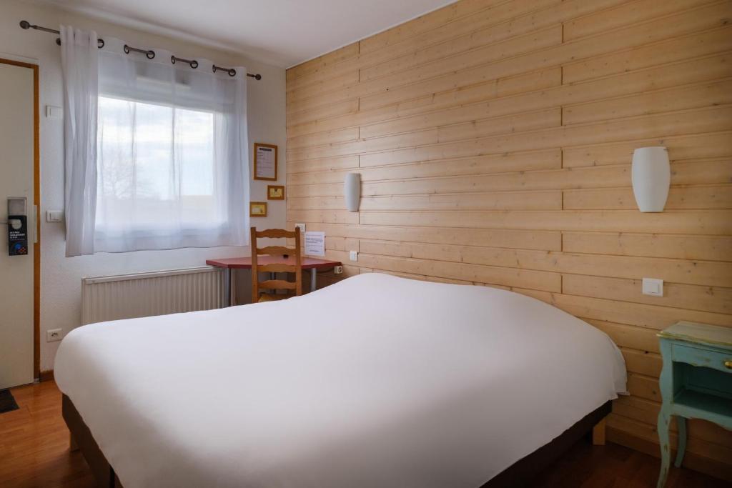 Postel nebo postele na pokoji v ubytování Eqynox Hotel