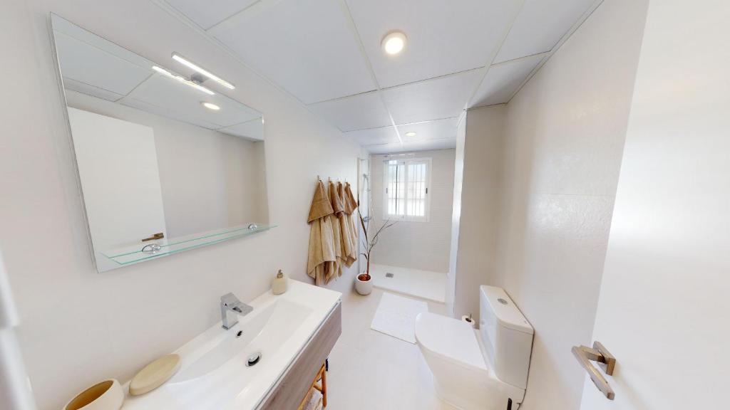 Kúpeľňa v ubytovaní El Dorado Marbella - Totally Renovated Apartment