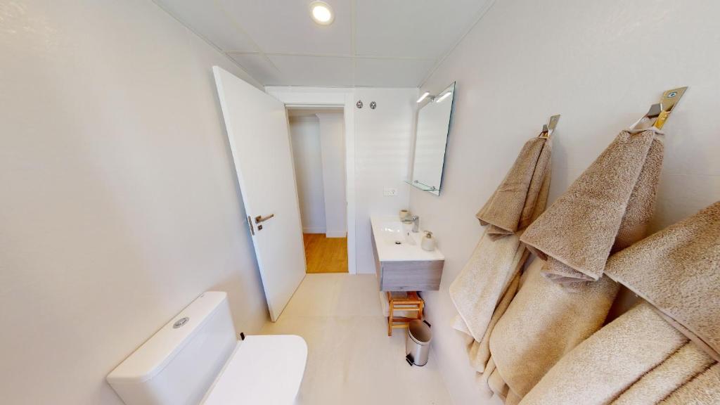 Kúpeľňa v ubytovaní El Dorado Marbella - Totally Renovated Apartment