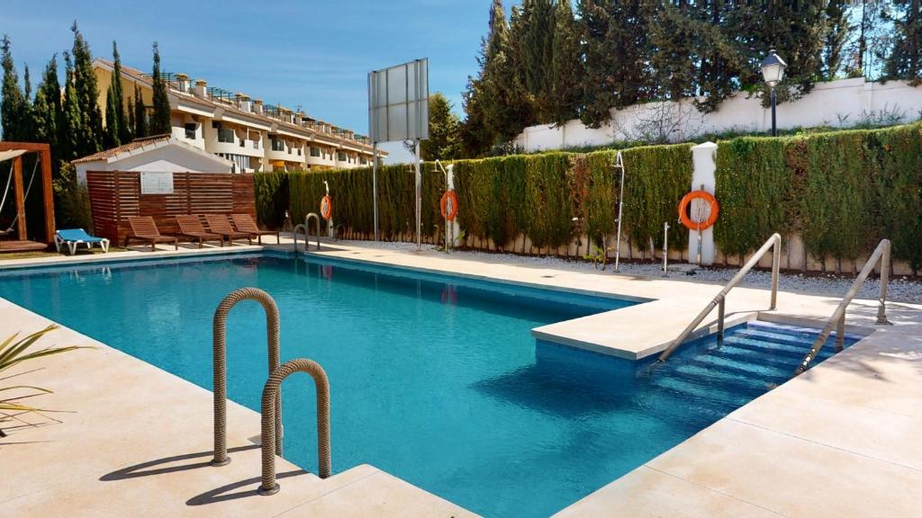 Bazén v ubytovaní El Dorado Marbella - Totally Renovated Apartment alebo v jeho blízkosti
